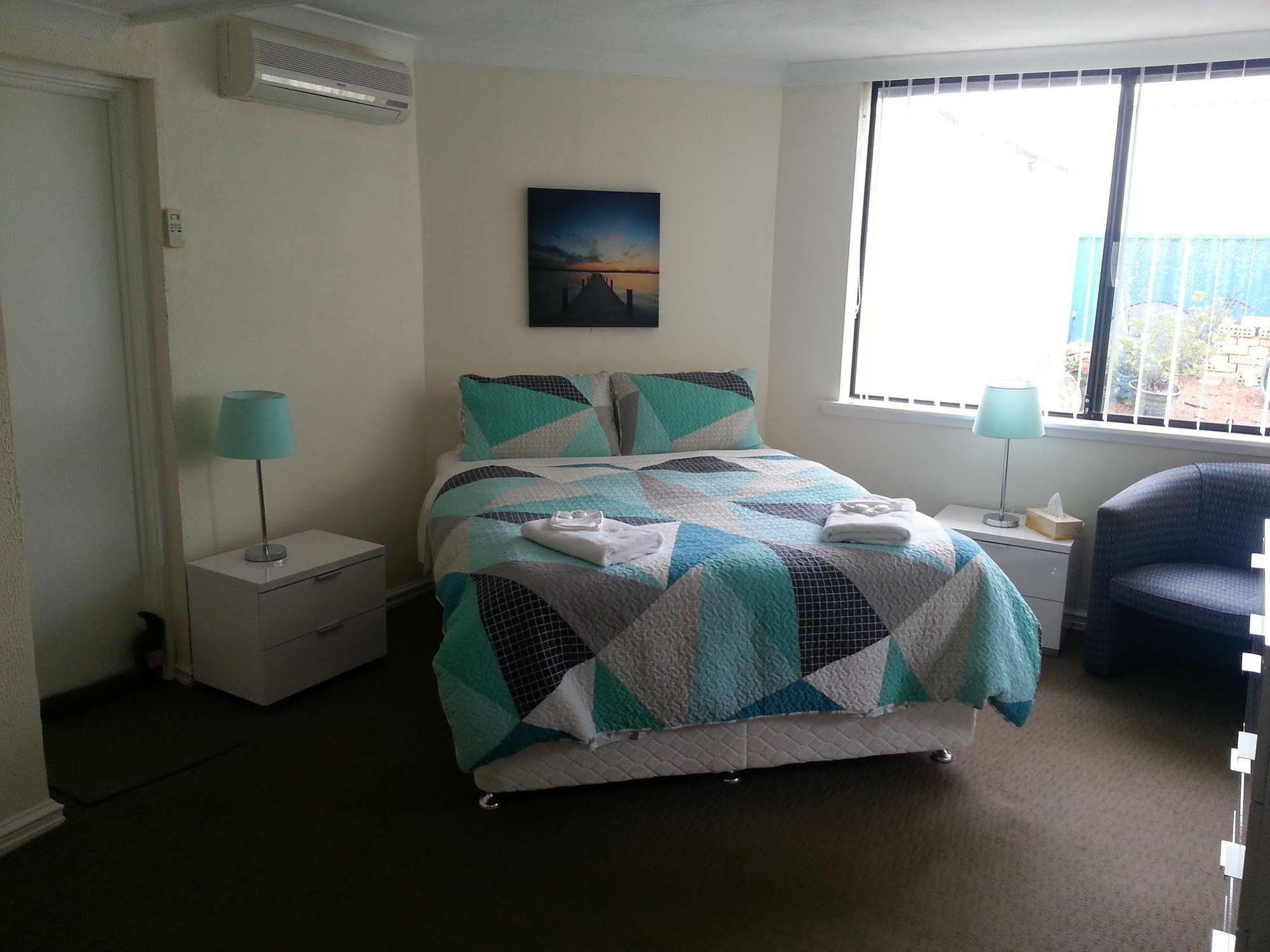 Palm Beach Guest House Рокингем Экстерьер фото